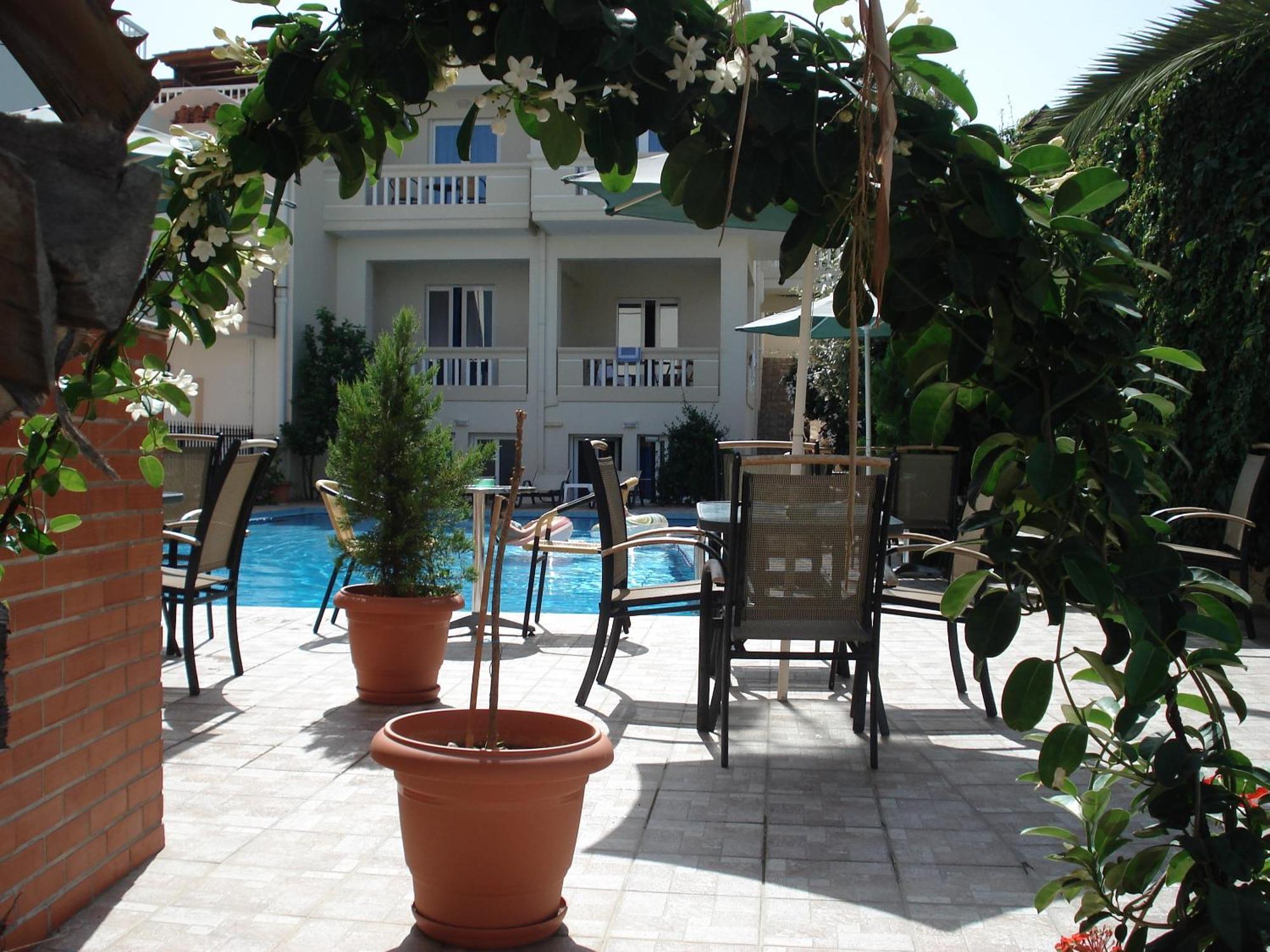 Akatos Hotel Agia Marina Esterno foto